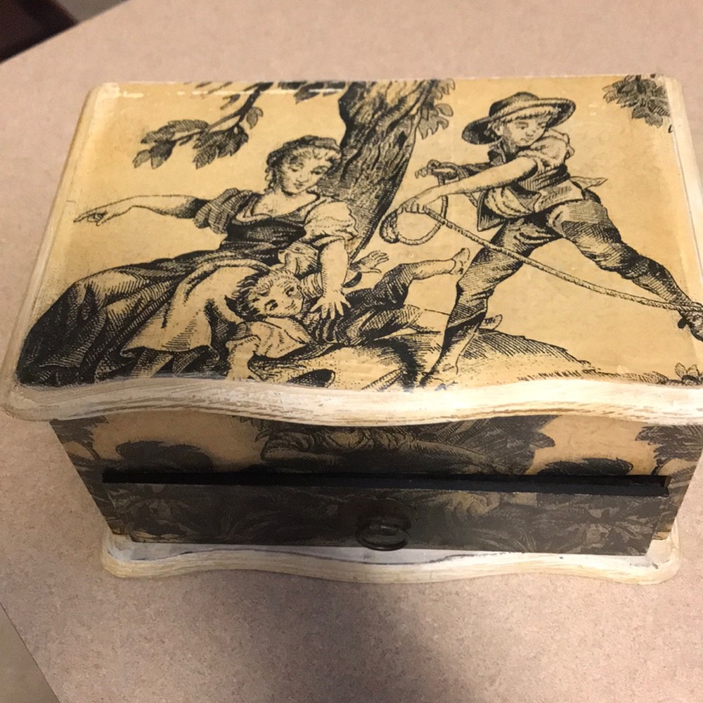 Jewelry box